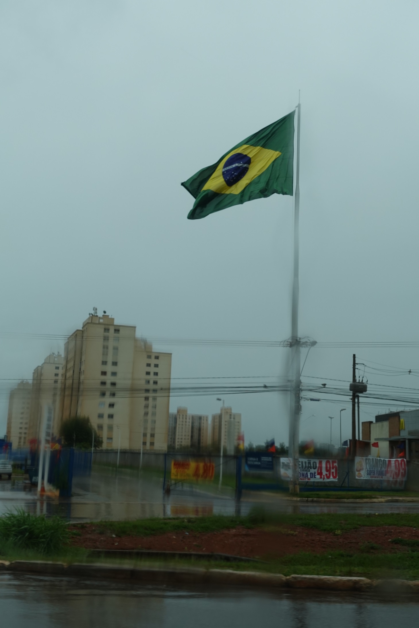 La crise de la démocratie et le capitalisme néolibéral à la lumière de la situation brésilienne