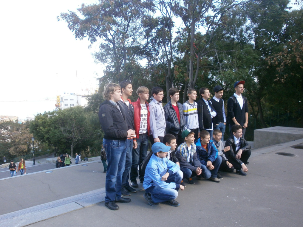 Lycéens posant au sommet du grand escalier d’Odessa. Photo : Gérard Wormser