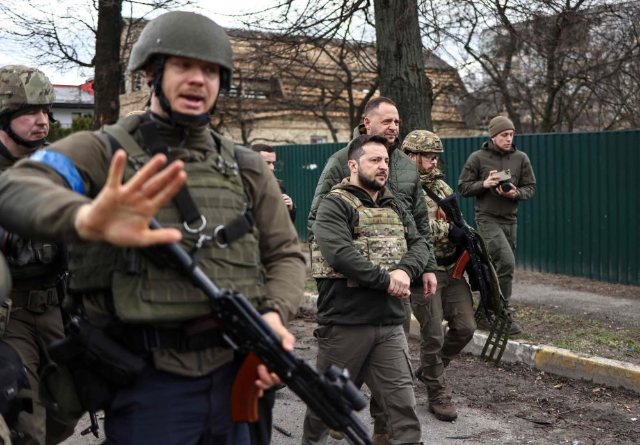 Guerre en Ukraine : « Les Européens doivent amplifier leur production de matériel  militaire » : r/france