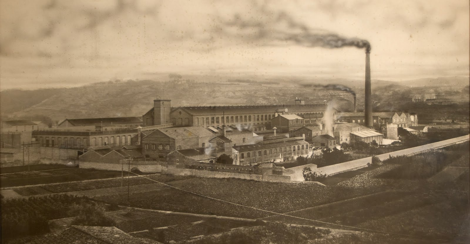 Photo of Juan Batlló’s factory in Barcelona, Catalonia (credits: Wikimedia)