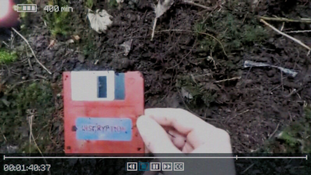 Capture de l’archive vidéo montrant Luke trouvant la disquette