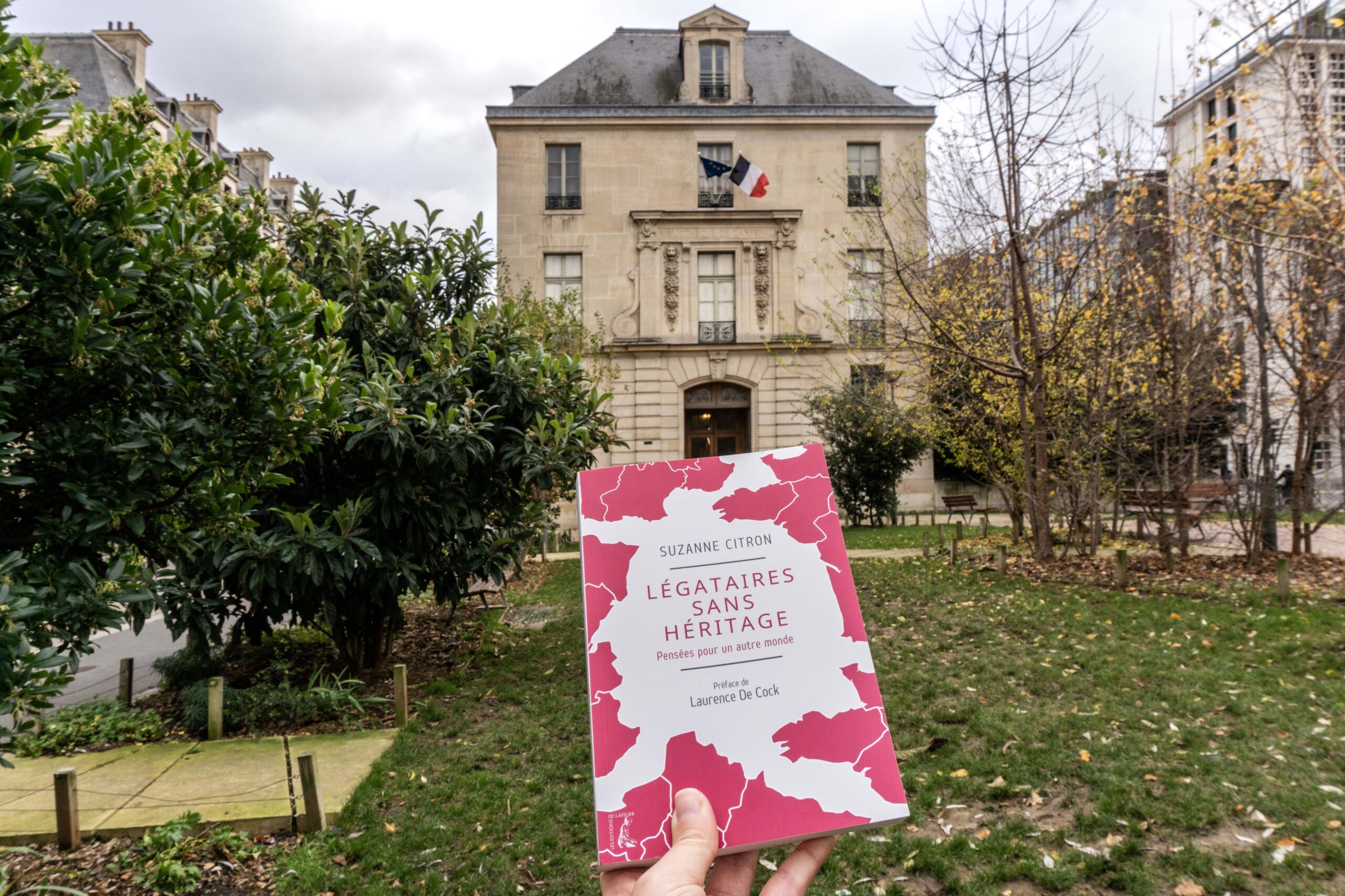 Bibliothèque de l’Arsenal (BnF) et livre de Suzanne Citron (Les Éditions de l’Atelier) © photo Letizia Goretti