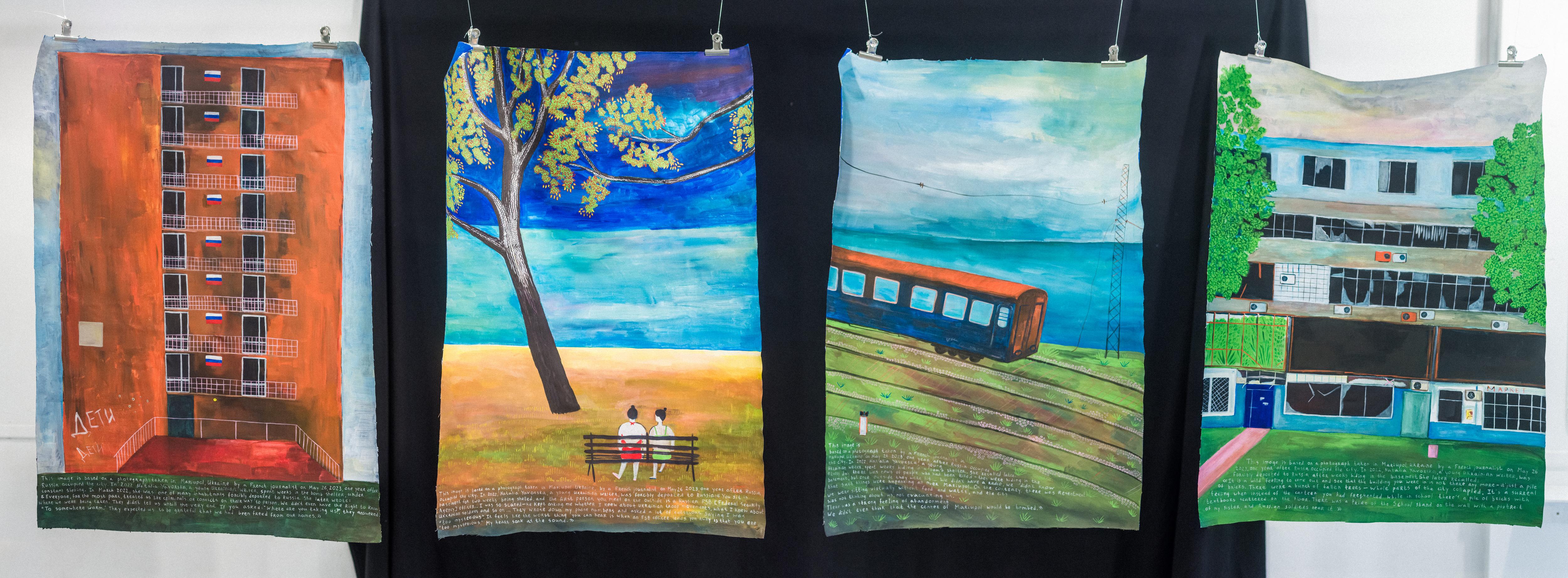 Tatiana Efrussi. « Mariupol 2023 ». Quatre peintures, acrylique sur une bannière textile de manifestation, 45×74 cm chacune, 2023. Photo : Pierre Gelas.
